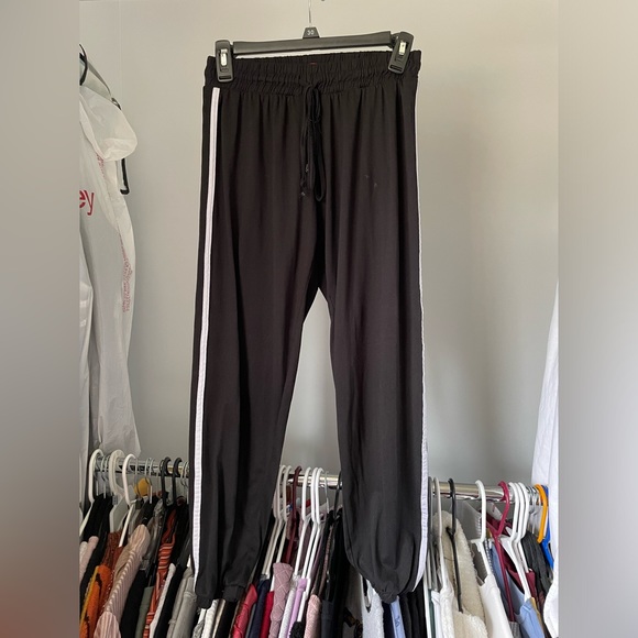 Hot Kiss Joggers - Picture 1 of 4